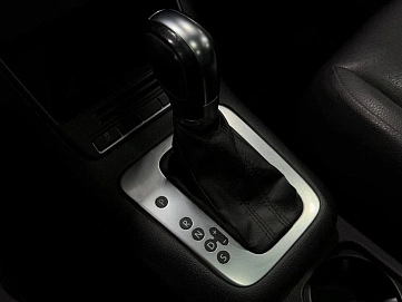 Volkswagen Tiguan, 2012г., передний привод, автомат