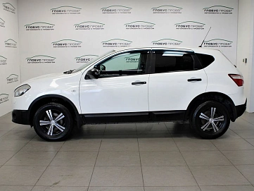 Nissan Qashqai, 2010г., передний привод, механика