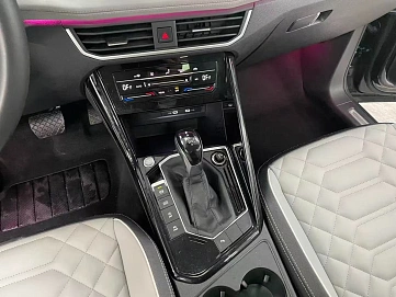 Volkswagen Tayron, 2022г., передний привод, робот
