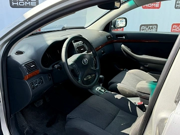 Toyota Avensis, 2005г., передний привод, автомат