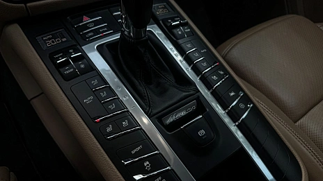 Porsche Macan, 2020г., передний привод, робот