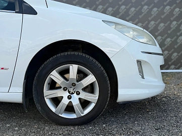 Peugeot 408, 2013г., передний привод, механика
