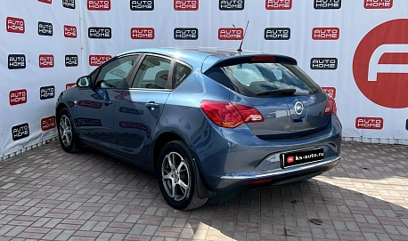 Opel Astra, 2013г., передний привод, автомат