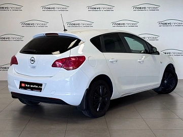 Opel Astra, 2011г., передний привод, механика