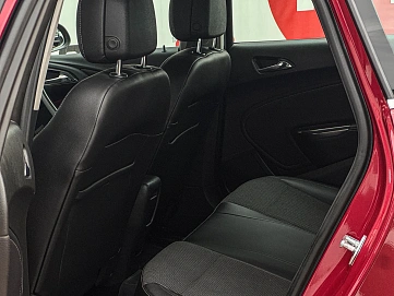 Opel Astra, 2011г., передний привод, автомат