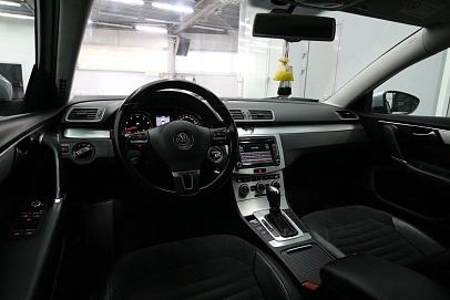 Volkswagen Passat, 2013г., передний привод, робот