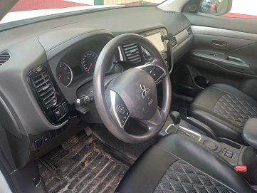 Mitsubishi Outlander, 2015г, передний привод, вариатор