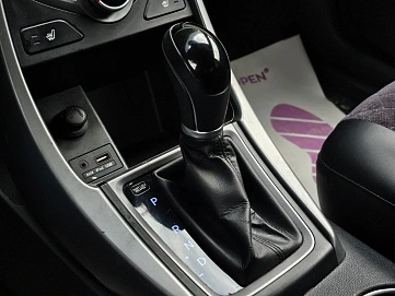 Hyundai Elantra, 2015г., передний привод, автомат