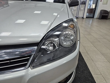 Opel Astra, 2012г., передний привод, механика
