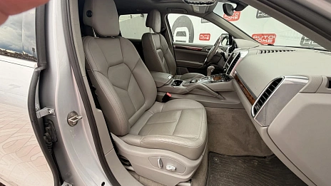Porsche Cayenne, 2011г., передний привод, автомат