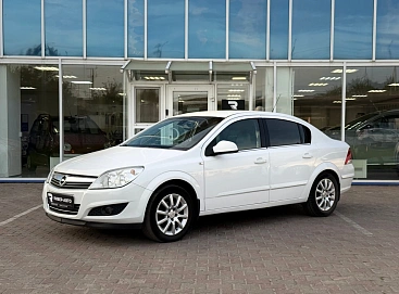 Opel Astra, 2013г., передний привод, механика