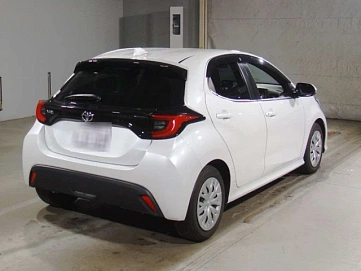 Toyota Yaris, 2023г., передний привод, вариатор