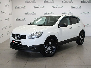 Nissan Qashqai, 2010г., передний привод, механика