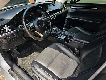 Lexus ES, 2017г., передний привод, автомат