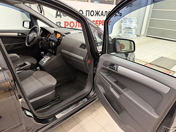 Opel Zafira, 2011г., передний привод, робот