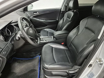 Hyundai Sonata, 2011г., передний привод, автомат