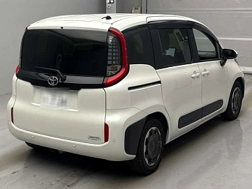 Toyota Sienta, 2022г., передний привод, вариатор