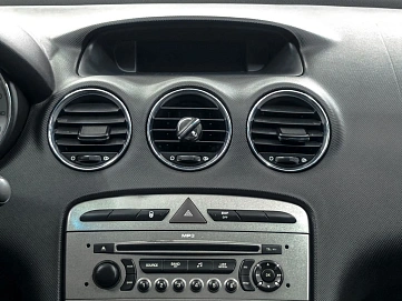 Peugeot 308, 2008г., передний привод, механика