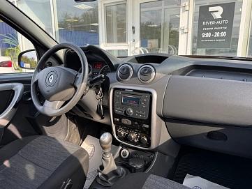Renault Duster, 2012г., полный привод, механика