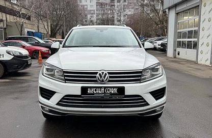 Volkswagen Touareg, 2017г., полный привод, автомат