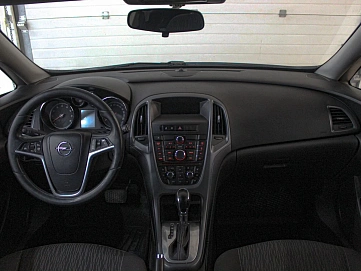 Opel Astra, 2012г., передний привод, автомат