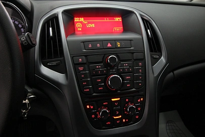 Opel Astra, 2012г., передний привод, механика