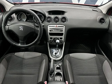 Peugeot 308, 2010г., передний привод, автомат