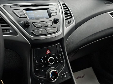 Hyundai Elantra, 2015г., передний привод, автомат