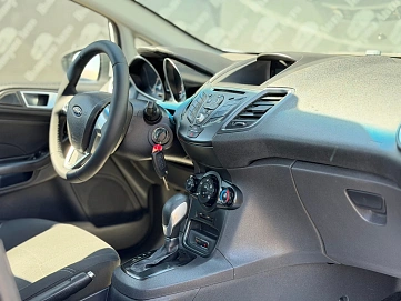 Ford Fiesta, 2015г., передний привод, робот