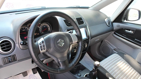 Suzuki SX4, 2011г., передний привод, механика