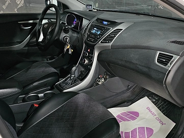 Hyundai Elantra, 2015г., передний привод, автомат