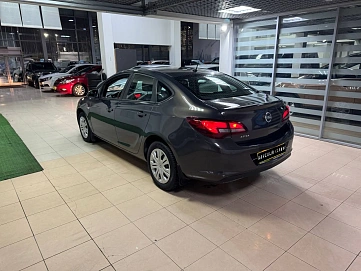 Opel Astra, 2013г., передний привод, механика