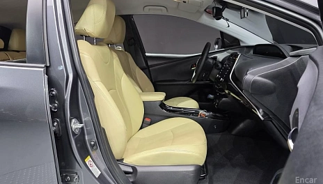Toyota Prius, 2022г., полный привод, автомат