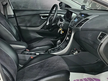 Hyundai Elantra, 2015г., передний привод, автомат