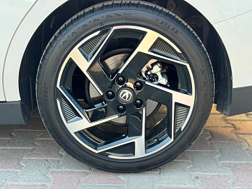 Changan Lamore, 2024г., передний привод, робот