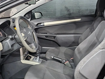 Opel Astra GTC, 2008г., передний привод, робот