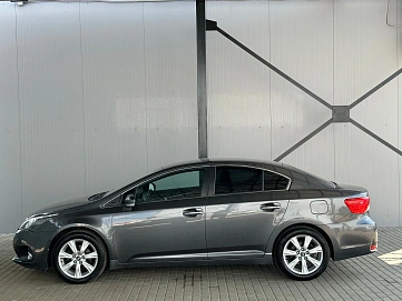 Toyota Avensis, 2012г., передний привод, вариатор