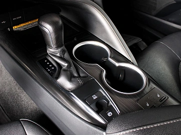 Toyota Camry, 2022г., передний привод, автомат