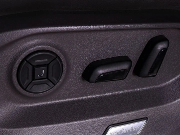 Volkswagen Touareg, 2018г., полный привод, автомат