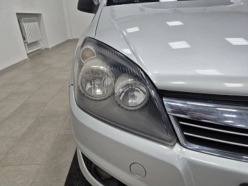Opel Astra, 2012г., передний привод, механика
