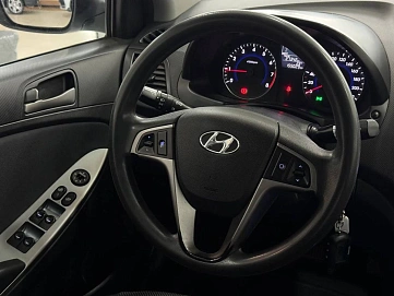 Hyundai Solaris, 2015г., передний привод, автомат