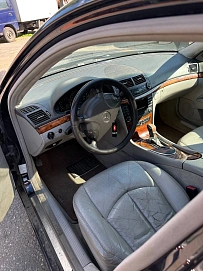 Mercedes-Benz E-Класс, 2004г., задний привод, автомат