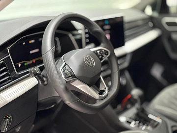 Volkswagen Tiguan, 2022г., передний привод, робот